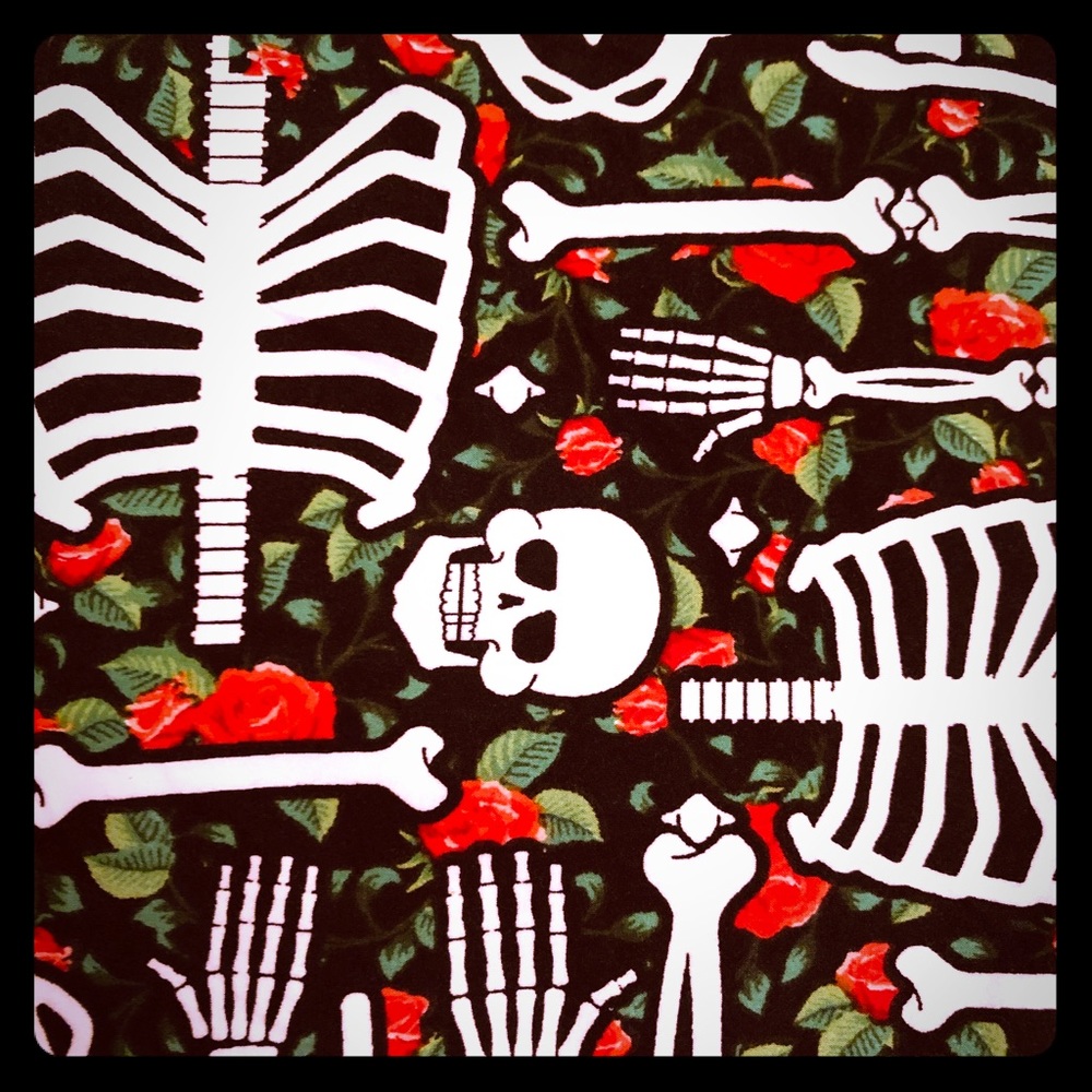 Lularoe holiday skull roses legging